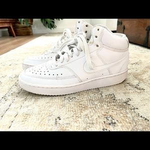 WOMEN'S NIKE COURT VISION MID SNEAKERS